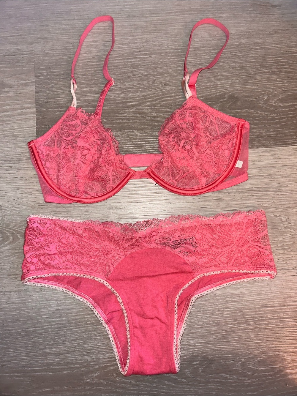 New VS Lace Underwire Bra & Bikini Panty Set - Pink